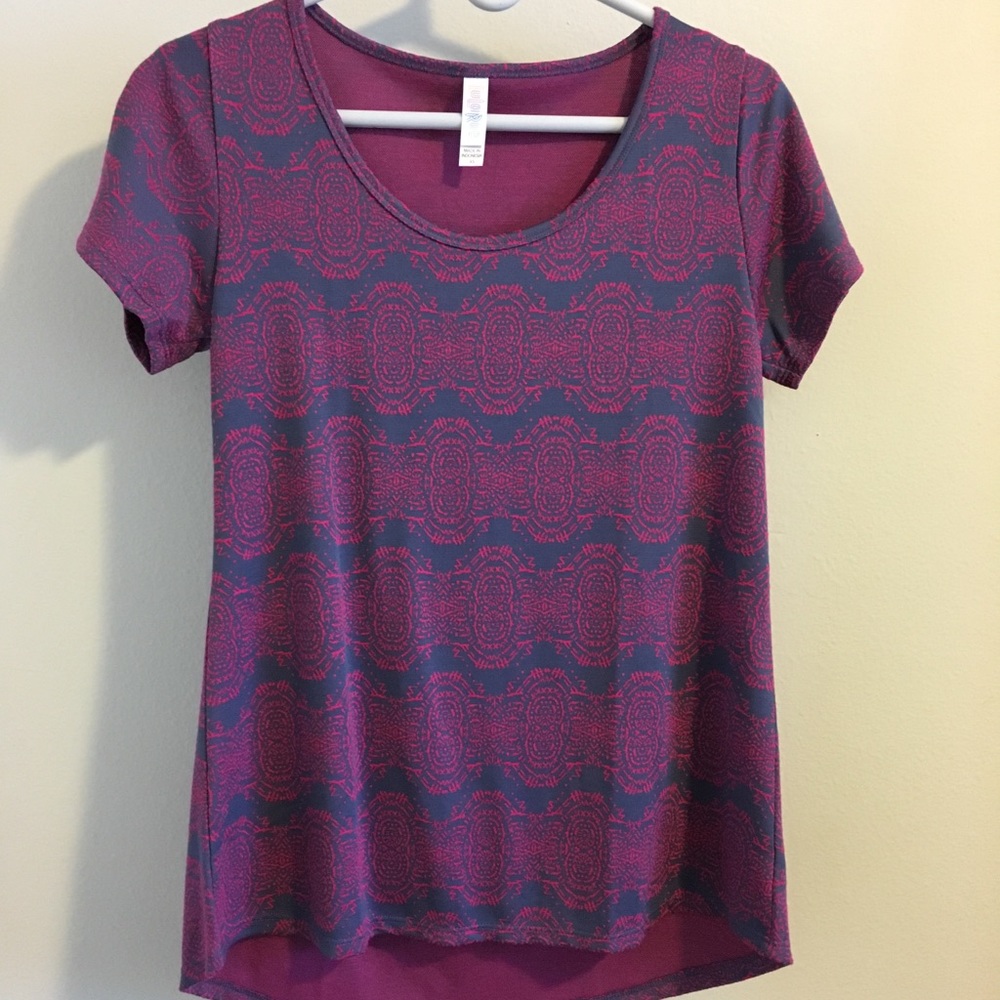 EUC LuLaRoe Classic Tee